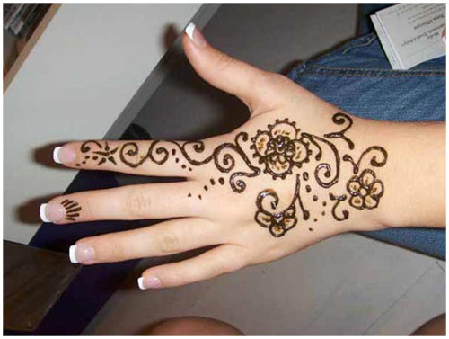 45 Simple Henna Tattoo Designs to Show Off in Warm Weather